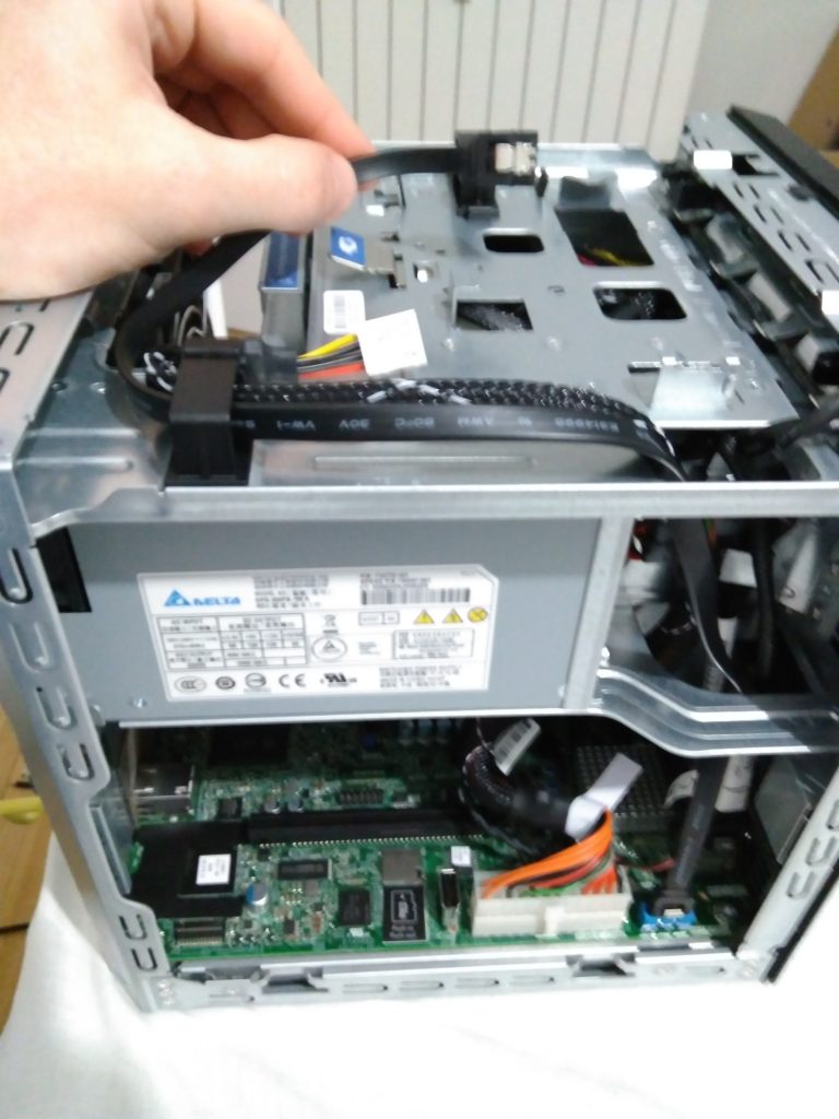 Install SSD to HP Microserver Gen8 - SATA data cable